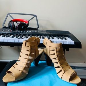 Vince Camuto Peera Peep Toe  Brown Leather Heels